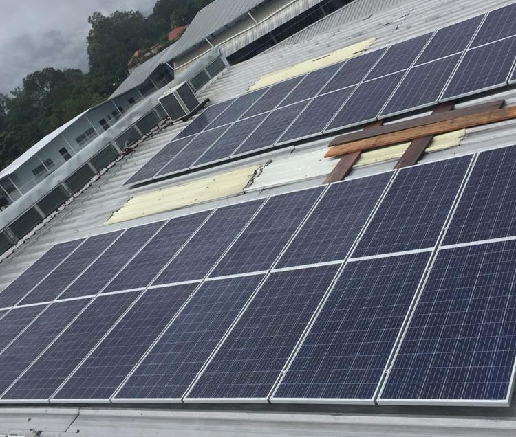 详情 图 3 pannelli solari in metallo Clips.jpg 详情图 3 Solar Panel Metal Roof Clips.jpg